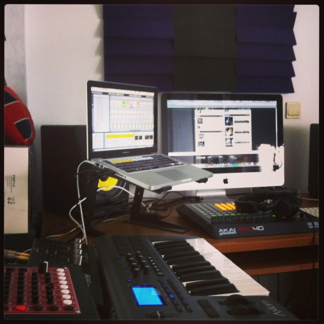 build your home recoding studio with under 600 dollars
