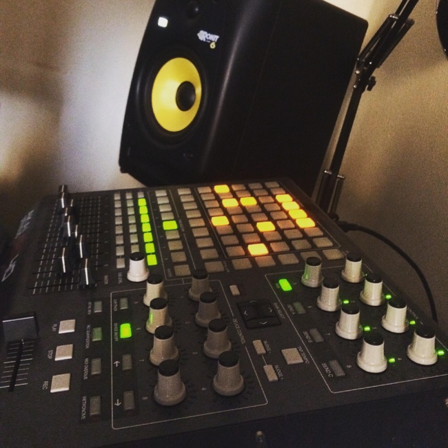 Studio monitor speakers - build your home recoding studio with under 600 dollars