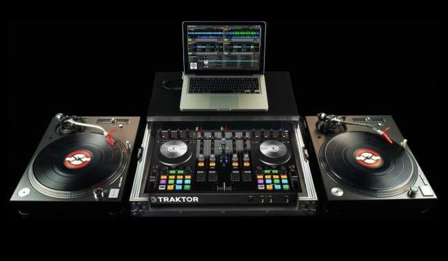 digital vinyl system native-instruments-traktor-kontrol-S4-traktor-scratch