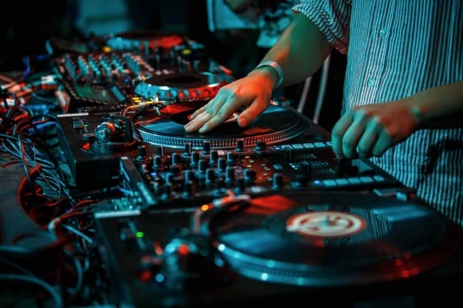 scratch DJ