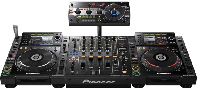 Pioneer DJ DJ Mixer, Black (RMX-1000) setup