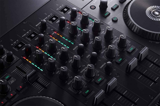 Roland DJ-707M Four-Channel, Four-Deck Serato DJ Controller mixer