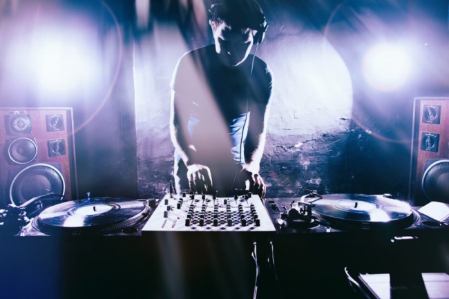 How to Livestream your DJ sets – tips and tricks for experienced and professional DJs
